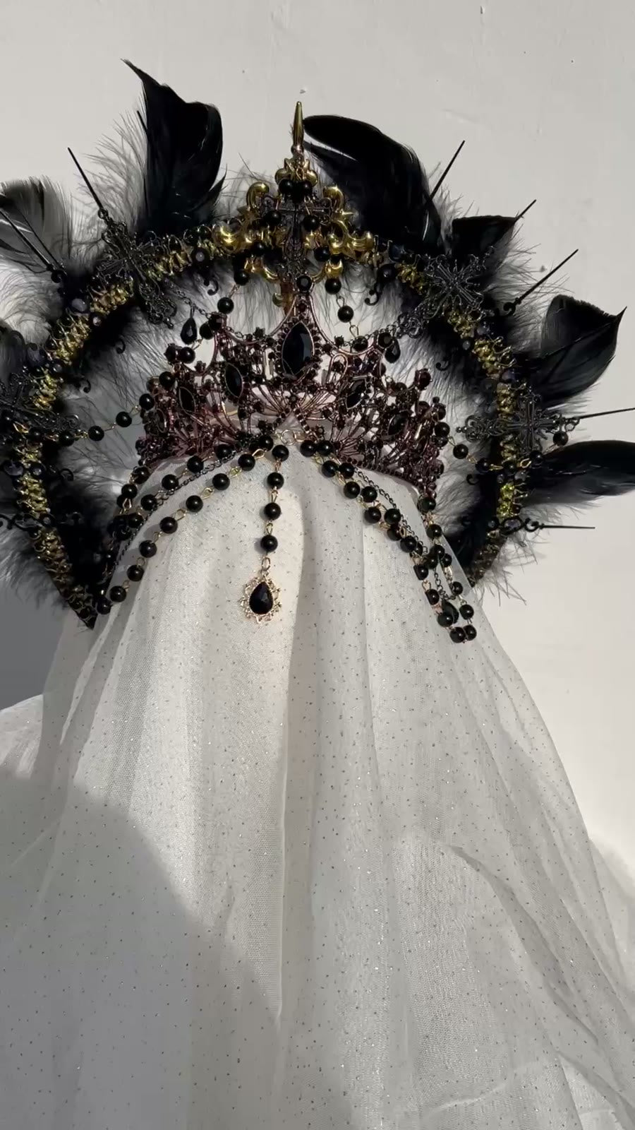 Zwart-gouden Geerde Halo-kroon met Tiara