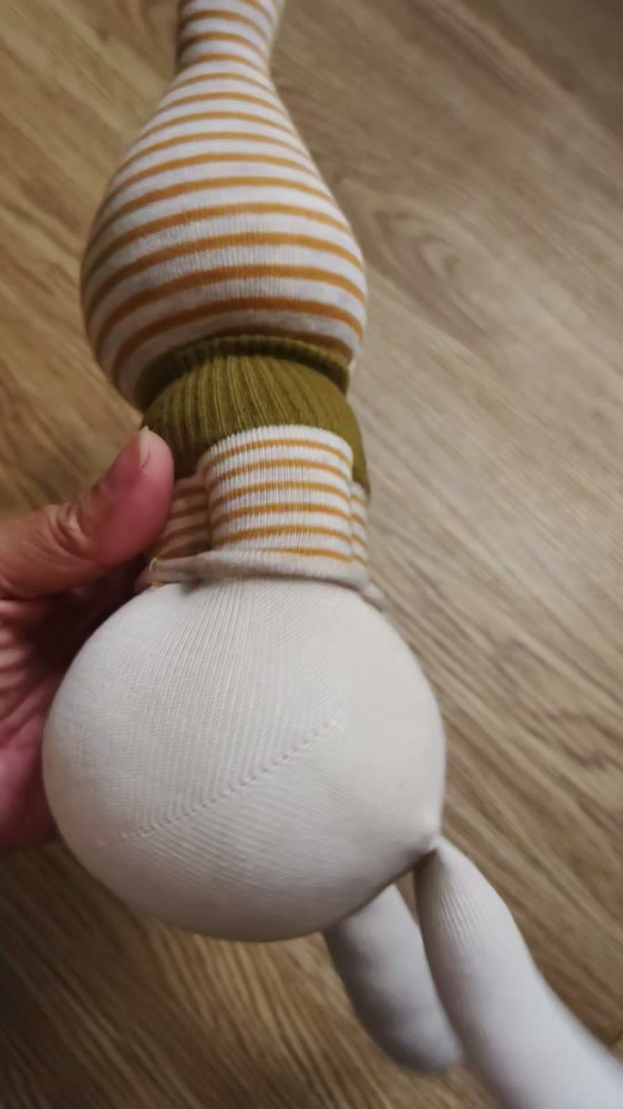Coelho de Pelúche de Meia Listrado Feito à Mano