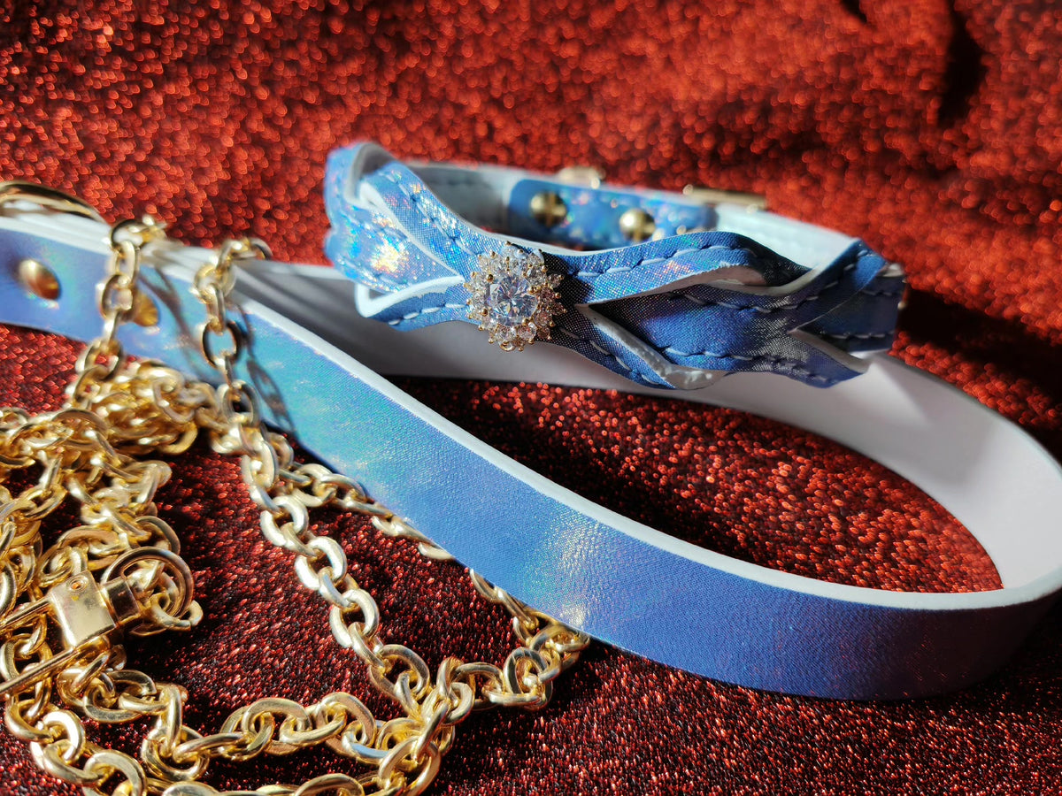 Blauwe iriserende schapenvacht kroonhalsband voor huisdieren
