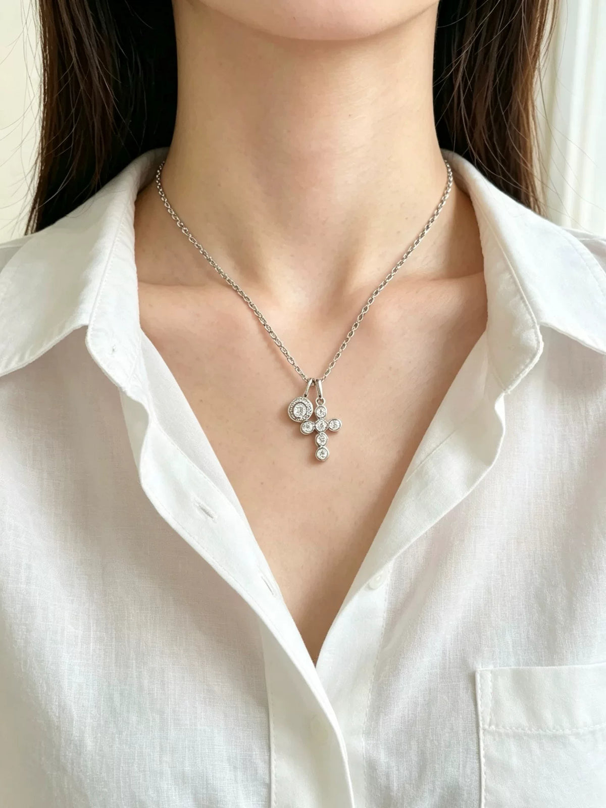 Collana con pietre d'alto carbonio e croce incastonata