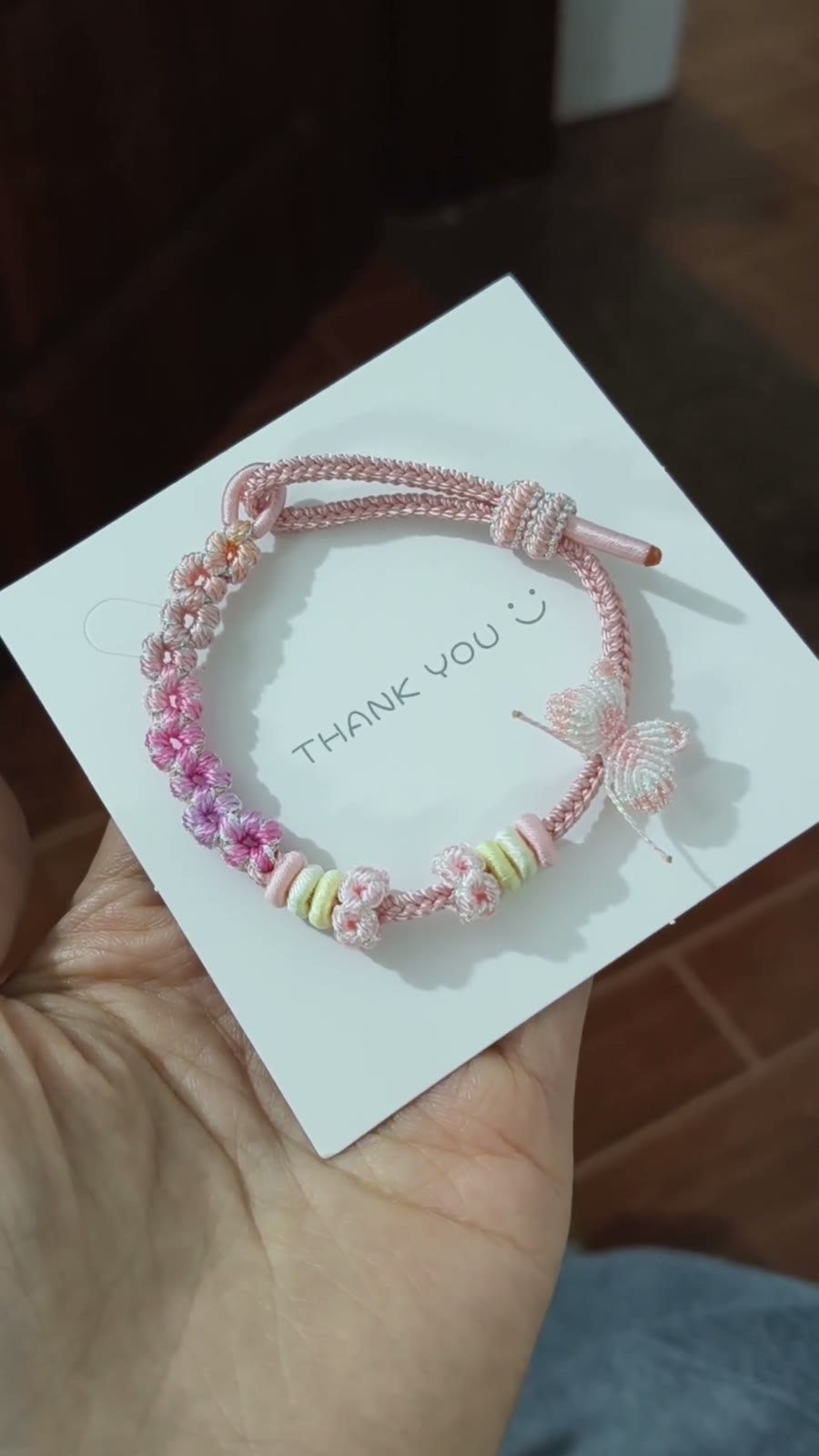 ハンドメイド ピンクグラデーション 編みコードブレスレット
