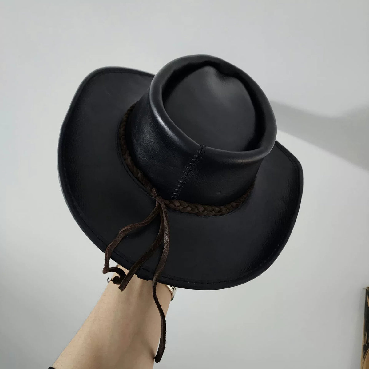 Chapeau cowboy en cuir noir artisanal