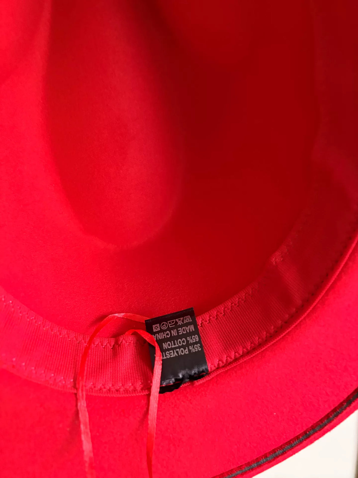 Cappello jazz a tesa larga rosso