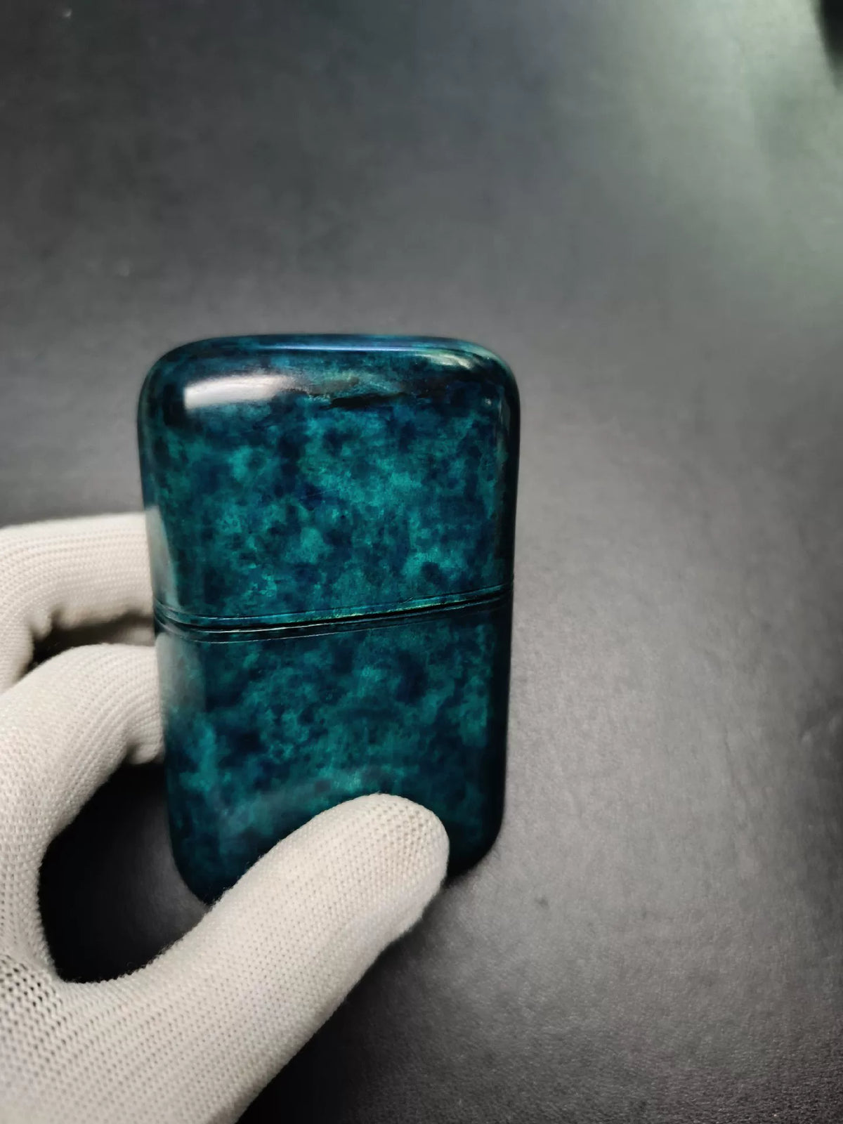 Handgemaakt sigarettenhouje van plantageloooid runderleer blauw