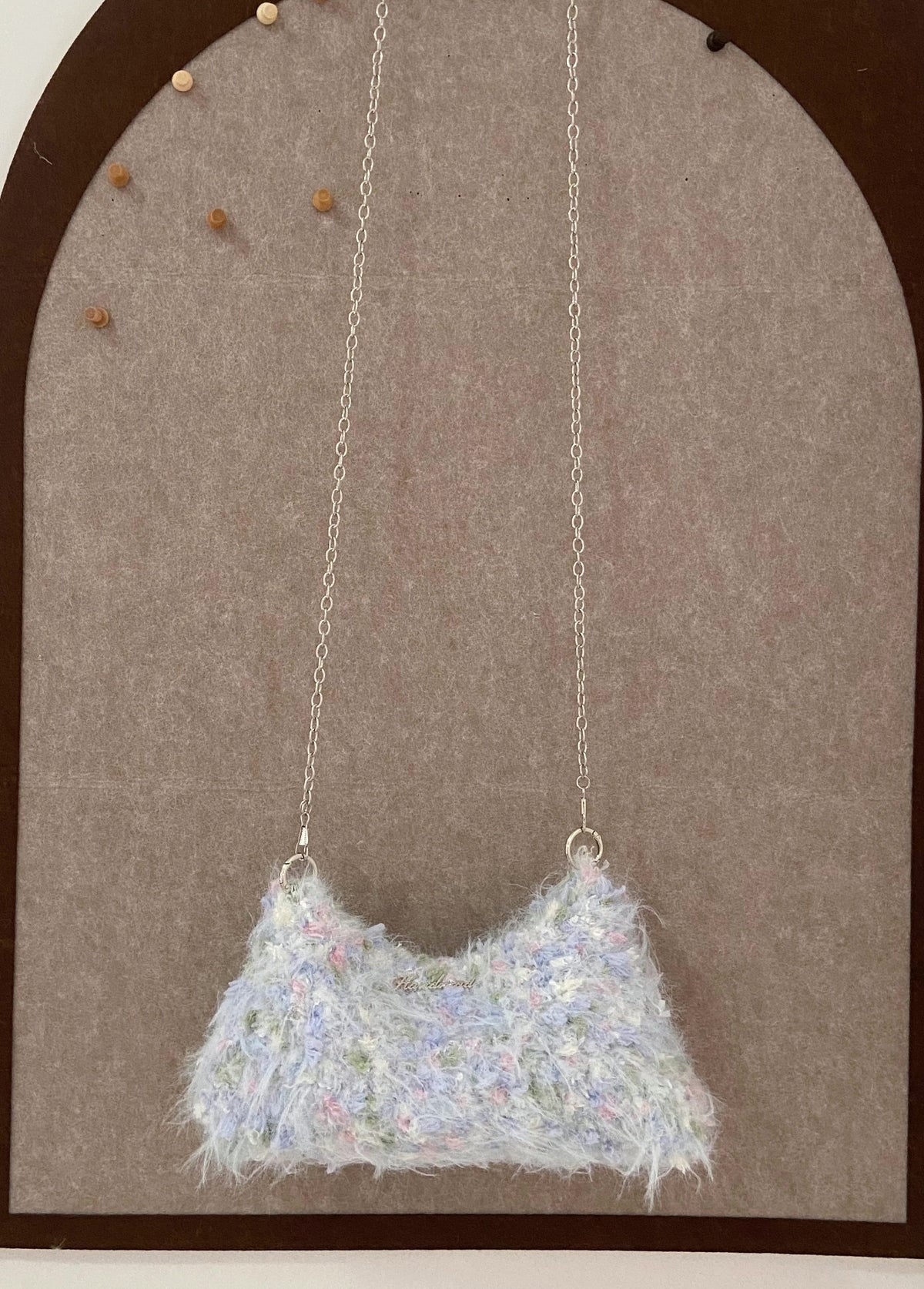 Bolso de hombro de hilo difuso pastel con cadena