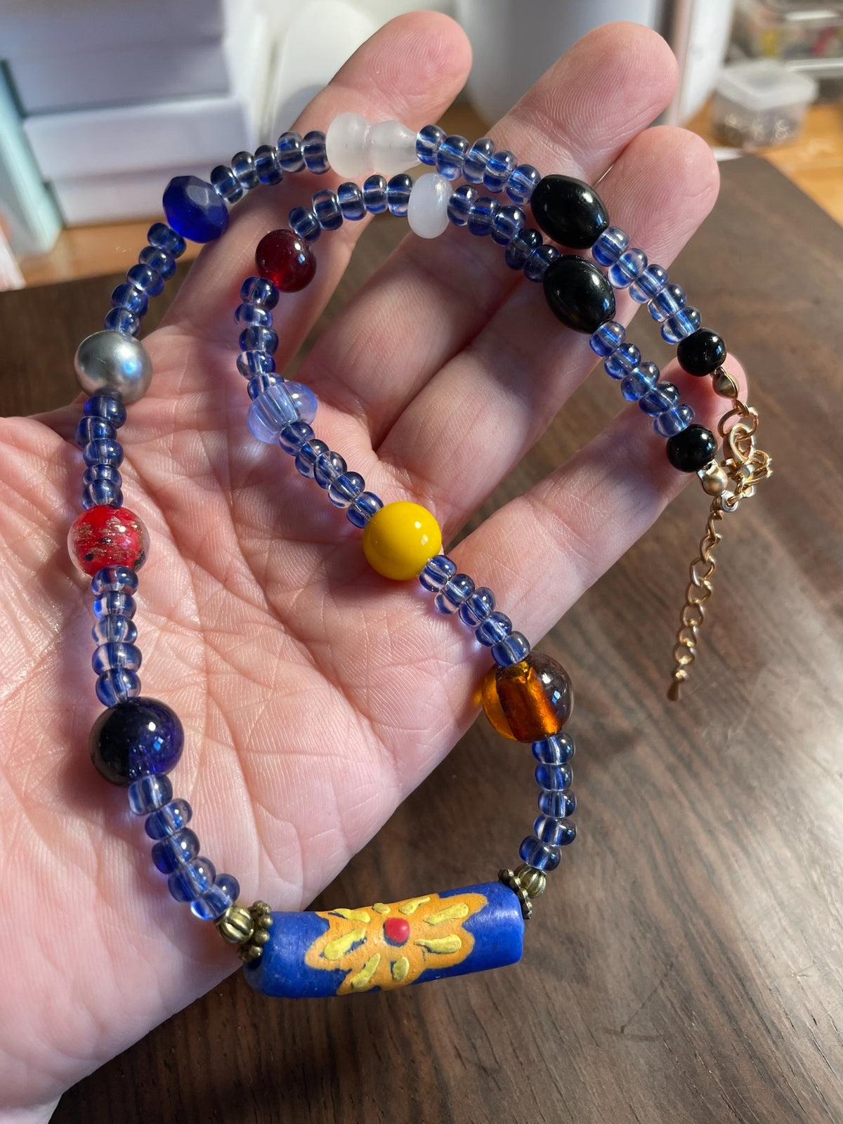 Handgemaakte blauwe glazen kralketting