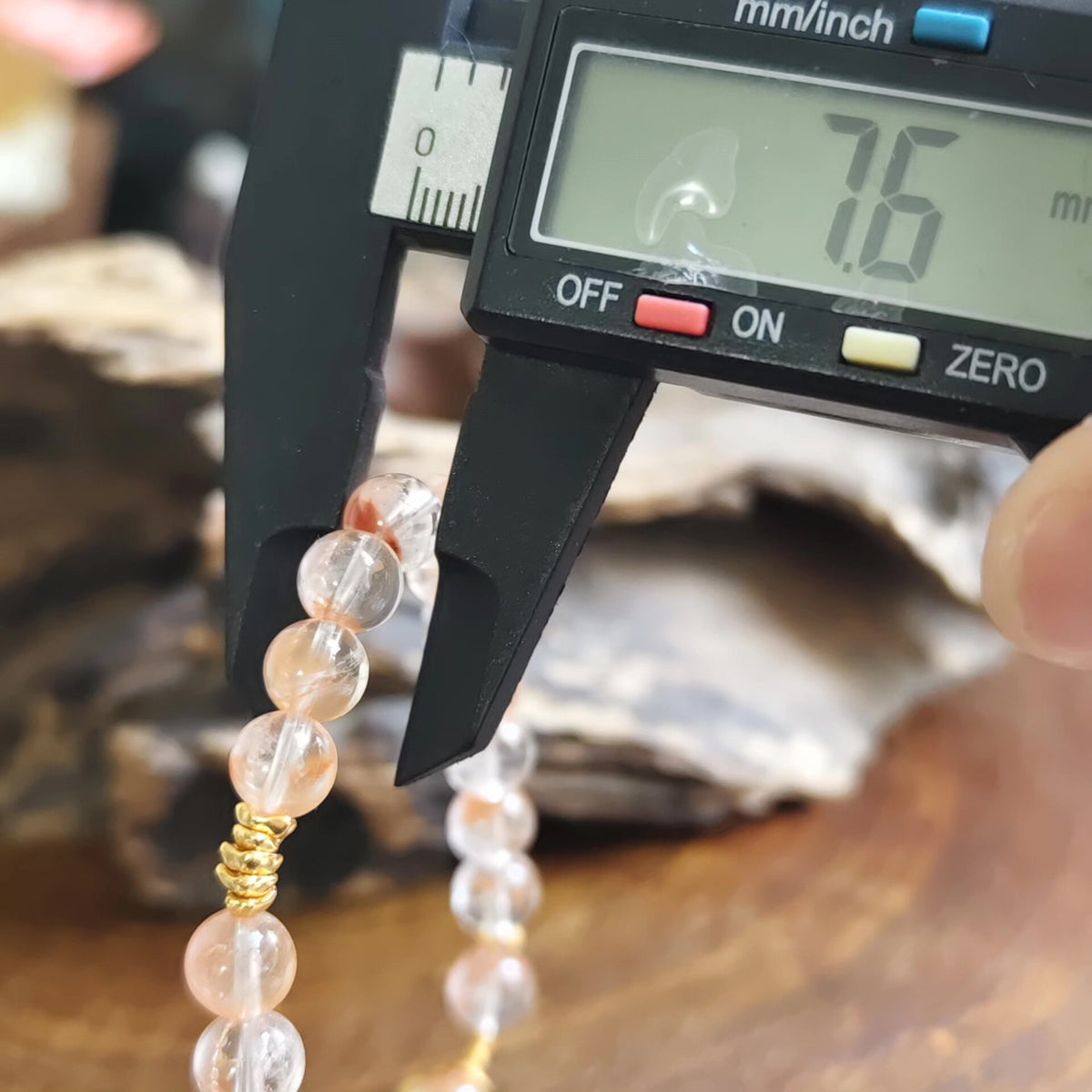Bracciale in cristallo a pelo di coniglio rosso e argento con charm fox