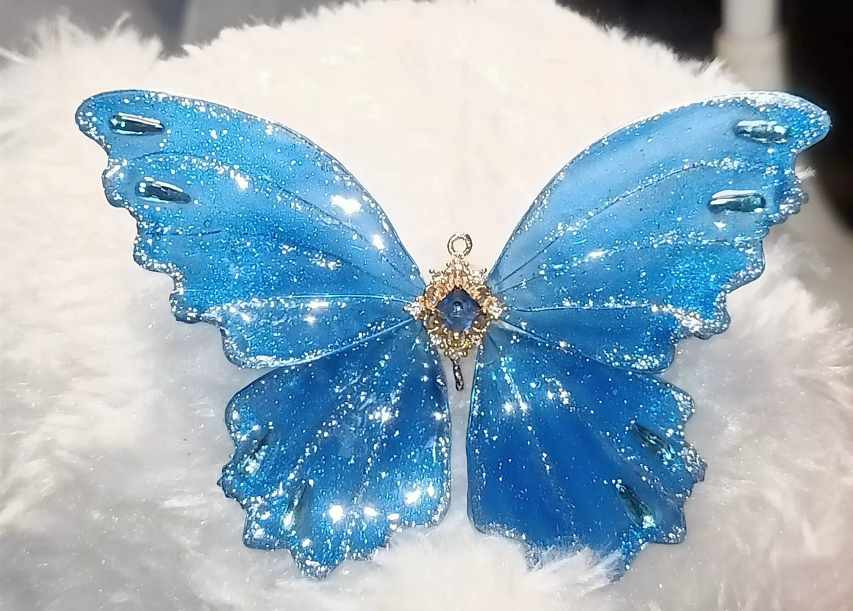 Collar de mariposa en laca azul y purpurina