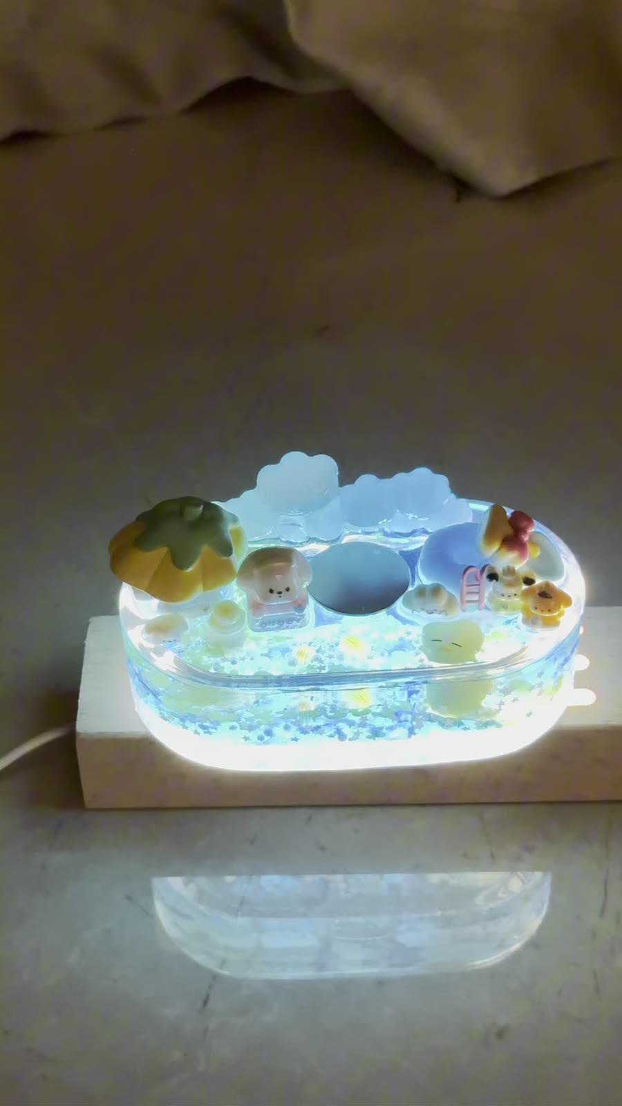 Hars Diorama Nachtlamp met Houten Basis