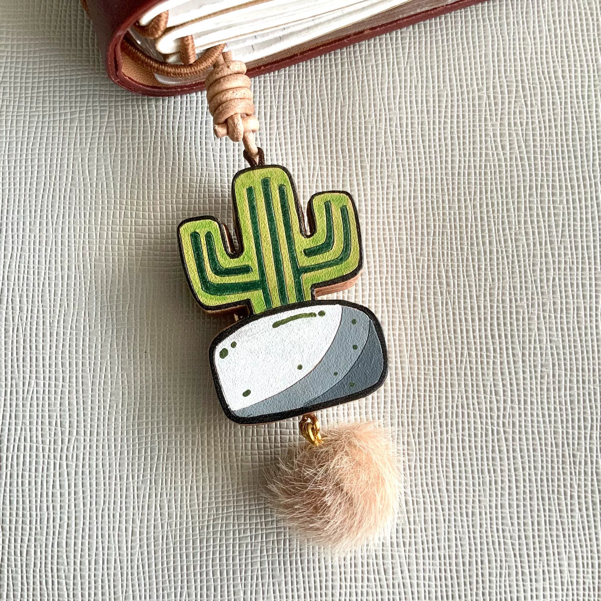 Porte-clés cactus en cuir peint à la main