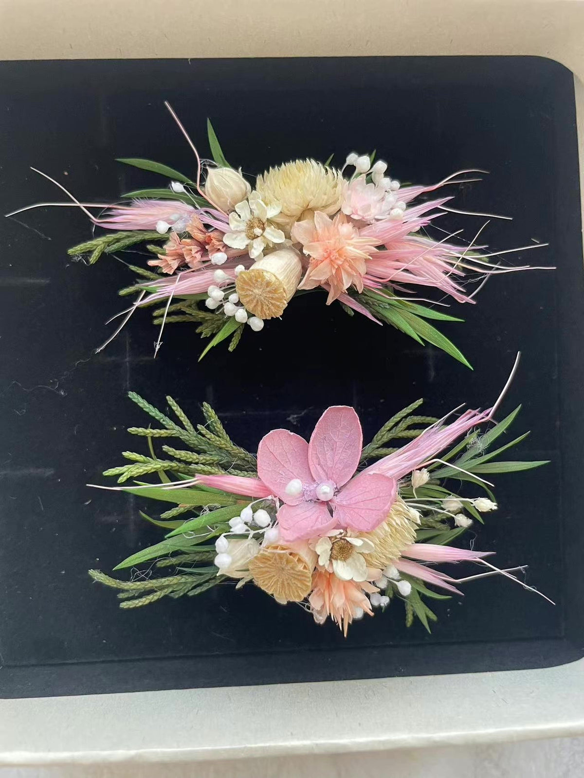 Accessoires floraux en fleurs véritables préservées