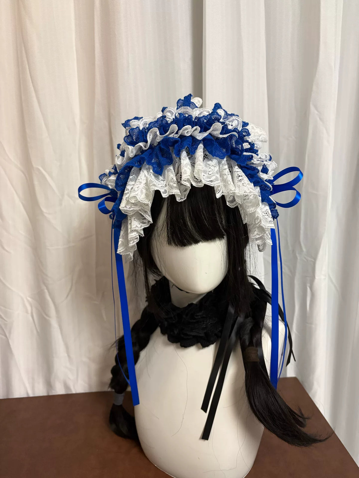 Cofia Lolita de encaje blanco y azul real hecha a mano