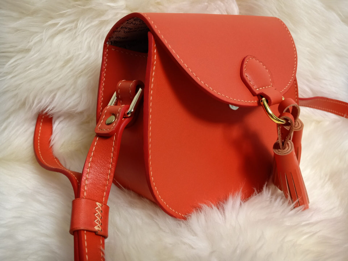 Borsa a tracolla artigianale in pelle di vitello arancio rosso
