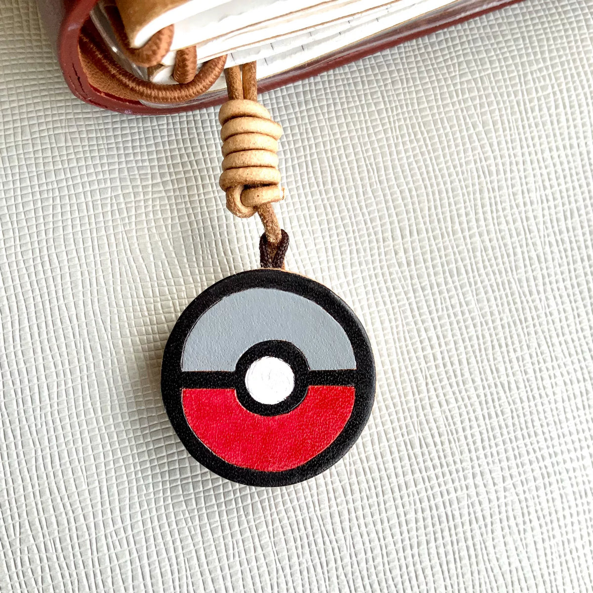 Ensemble de porte-clés en cuir Espeon et Poké Ball