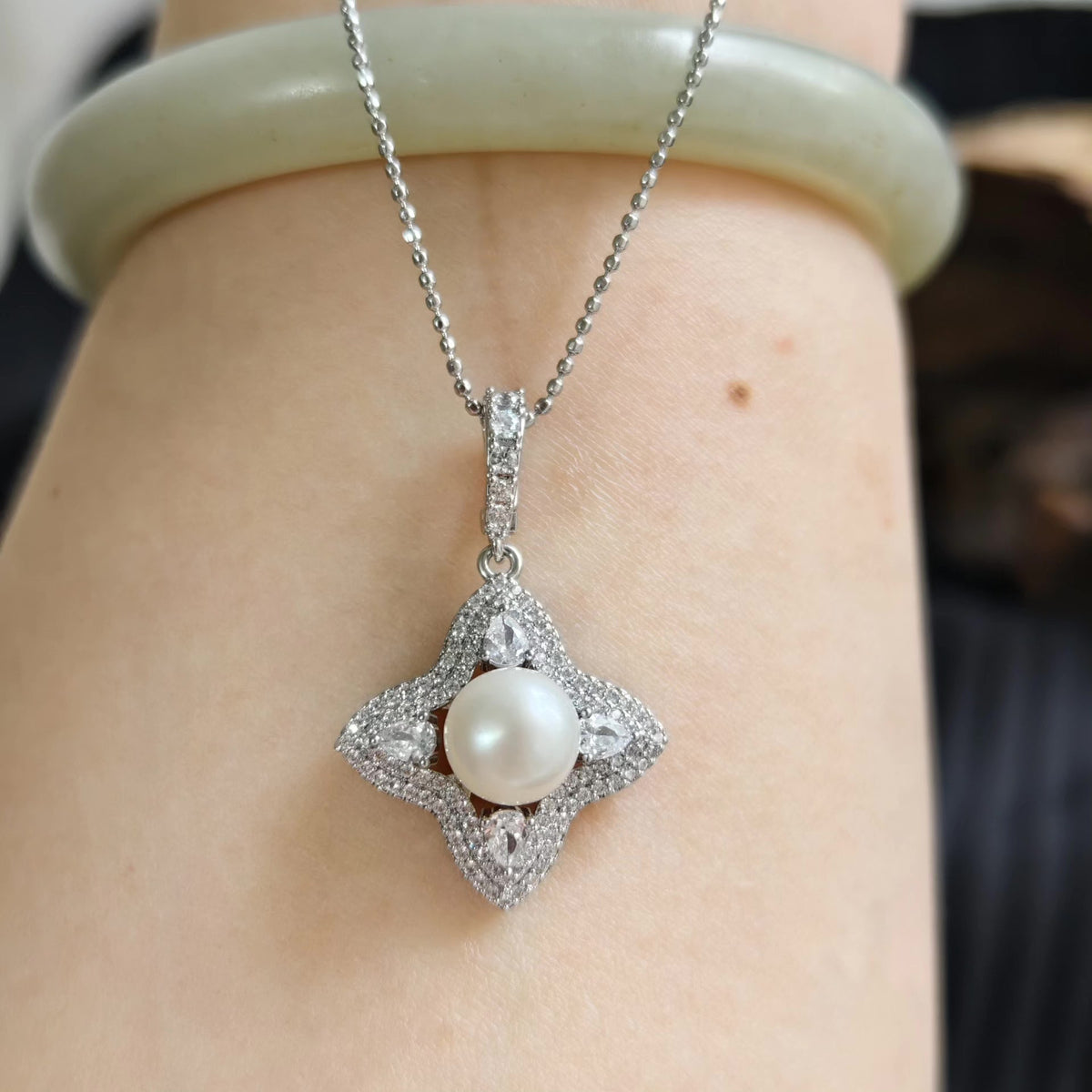 Naturperle mit vierzackigem Stern-Anhänger