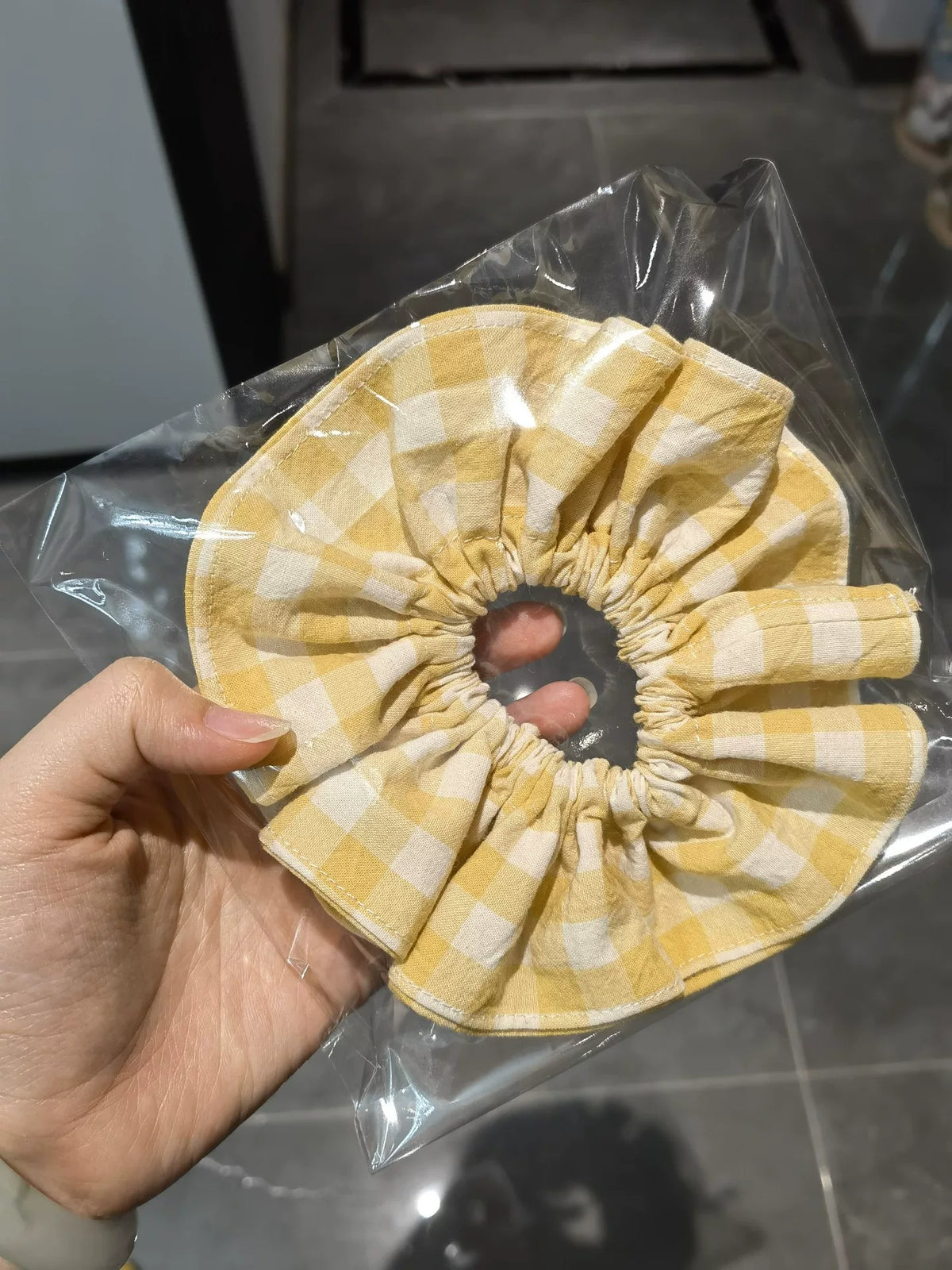 Elastico per capelli in cotone a quadri giallo fatto a mano