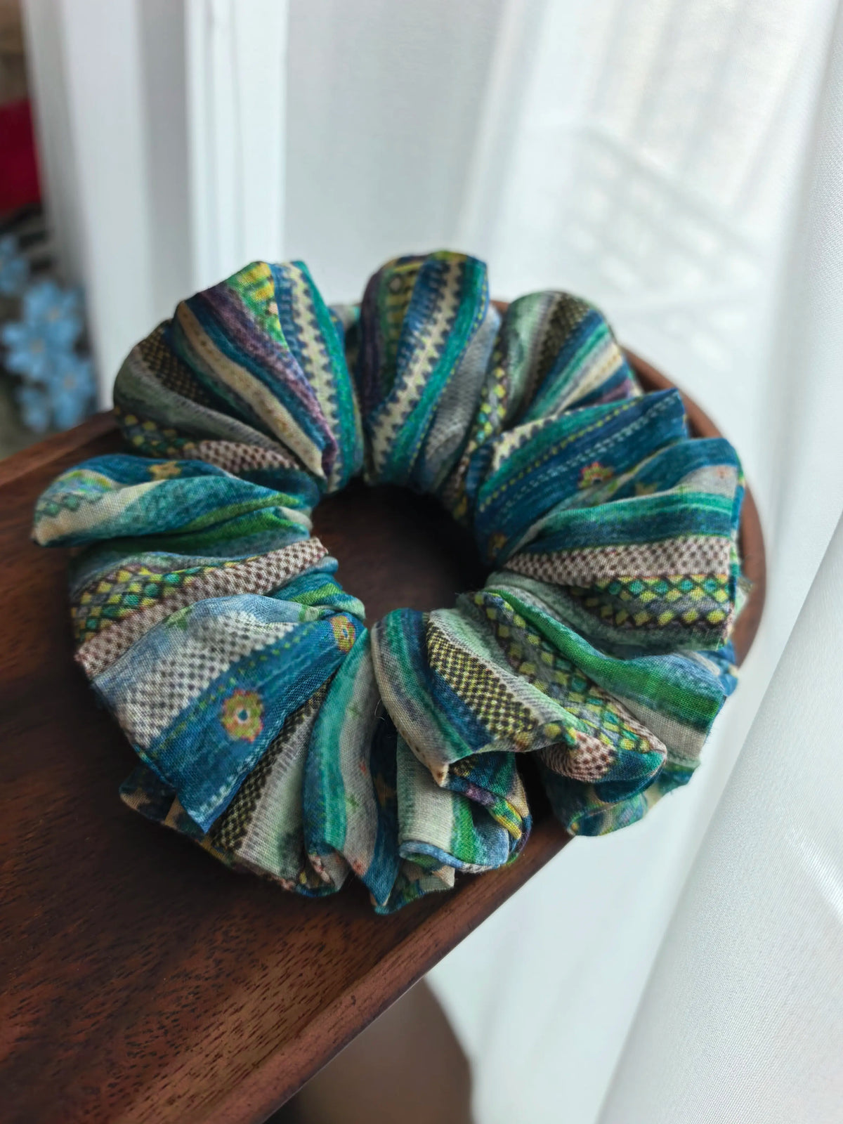 Handgefertigte Ramie-Scrunchie