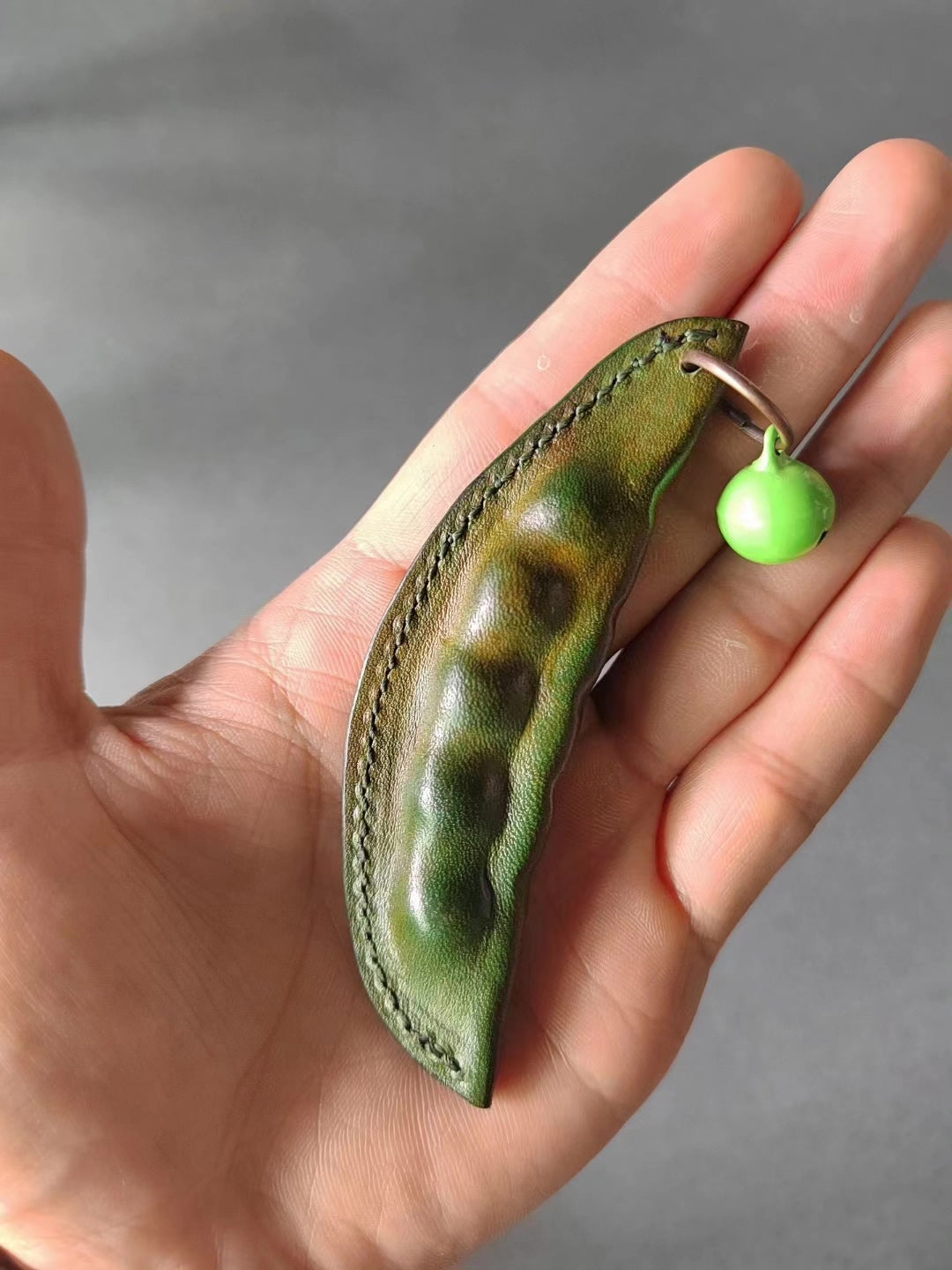 ハンドメイド ベジタブルタンニンなめし革 ピーポッドチャーム