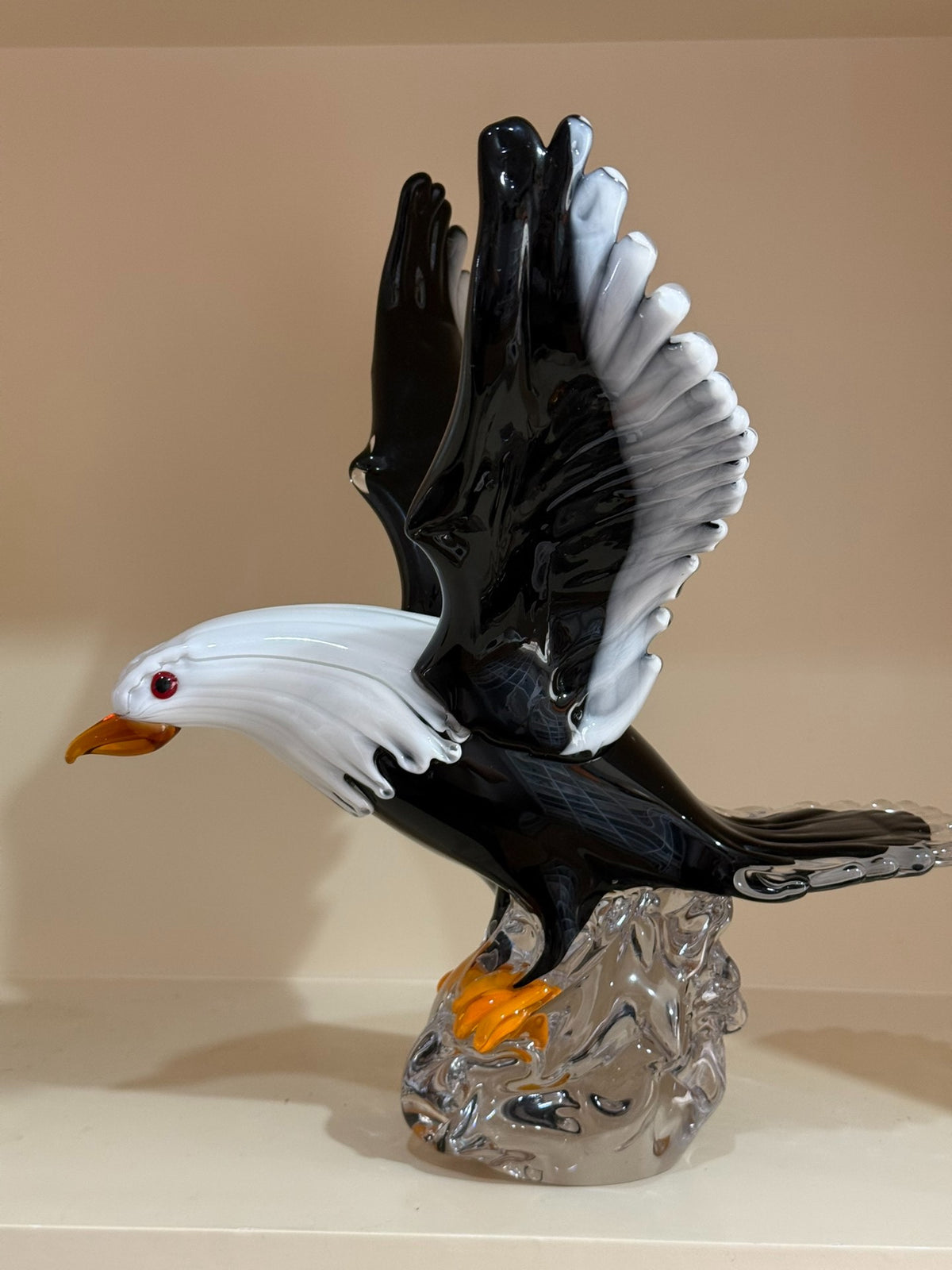 Sculpture d'aigle vintage en verre noir et blanc 38 cm