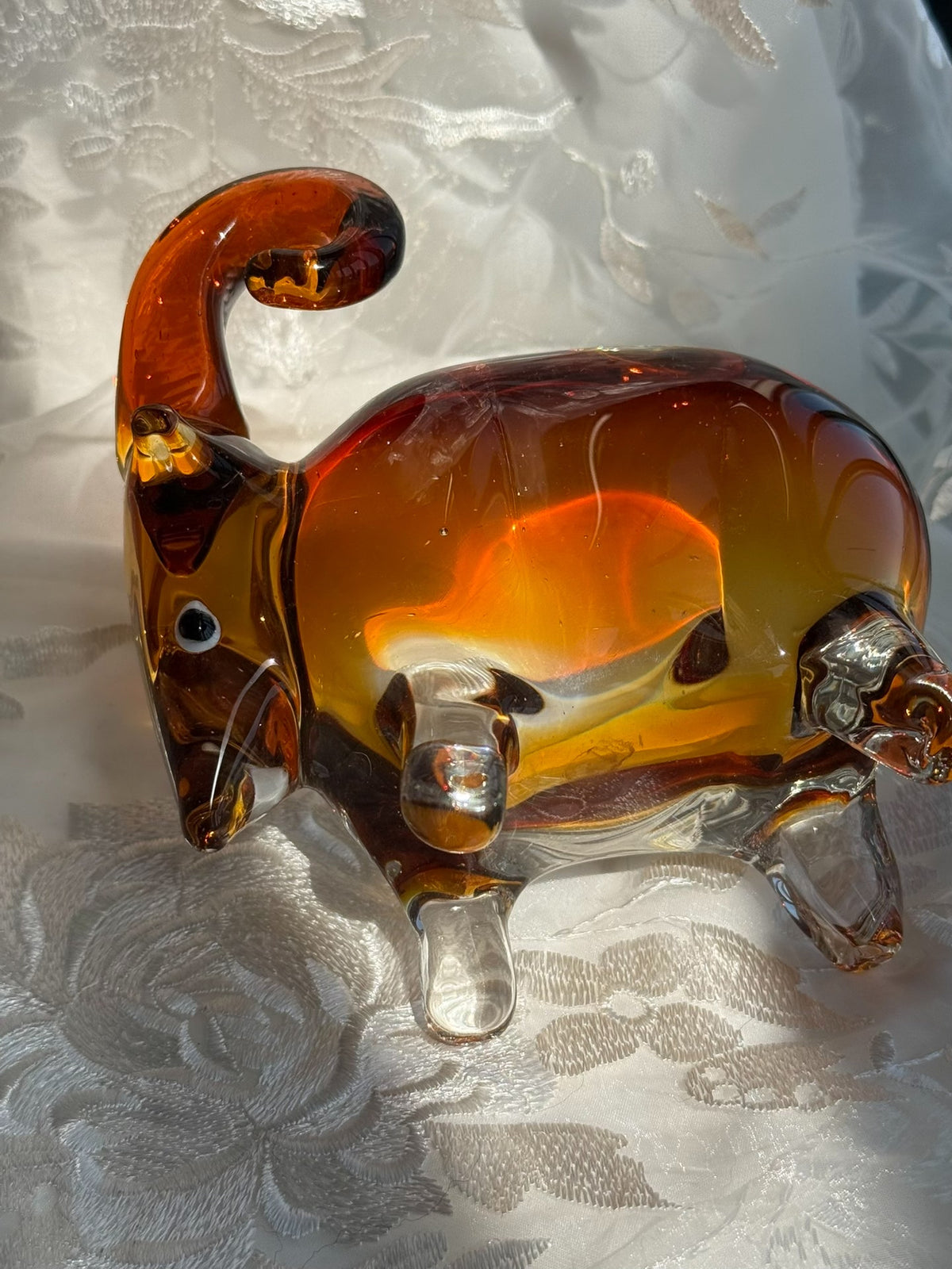 Vintage Glaswidderfigur mit Bernstein-Farbverlauf