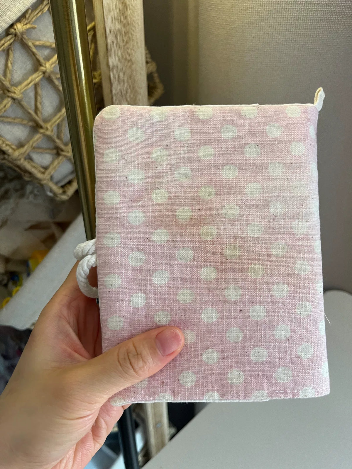 Capa de Tecido Rosa de Bolinhas Feita à Mão para Caderno A6