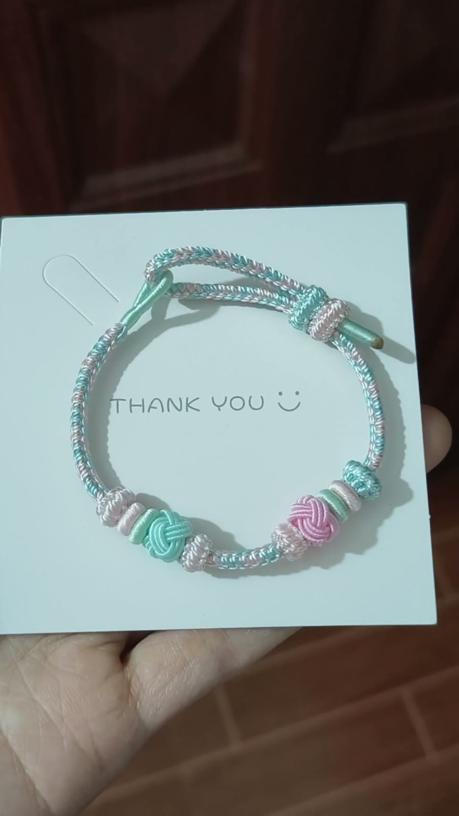 Pulsera de cordón en degradado rosa y menta tejida a mano