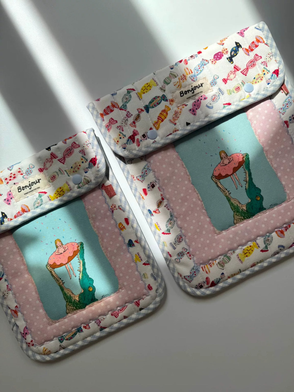 Astuccio in tessuto trapuntato con stampa candy giapponese