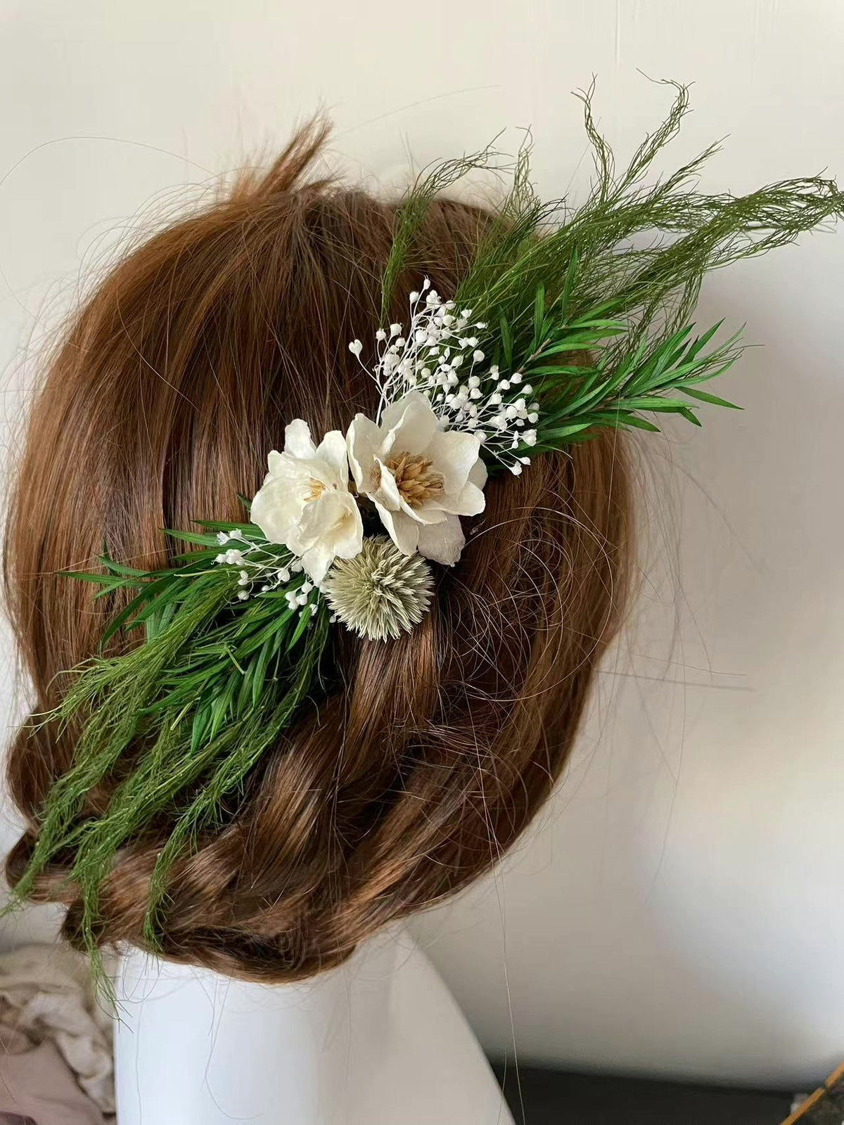 Pince à cheveux fleurs conservées et feuillage vert forêt