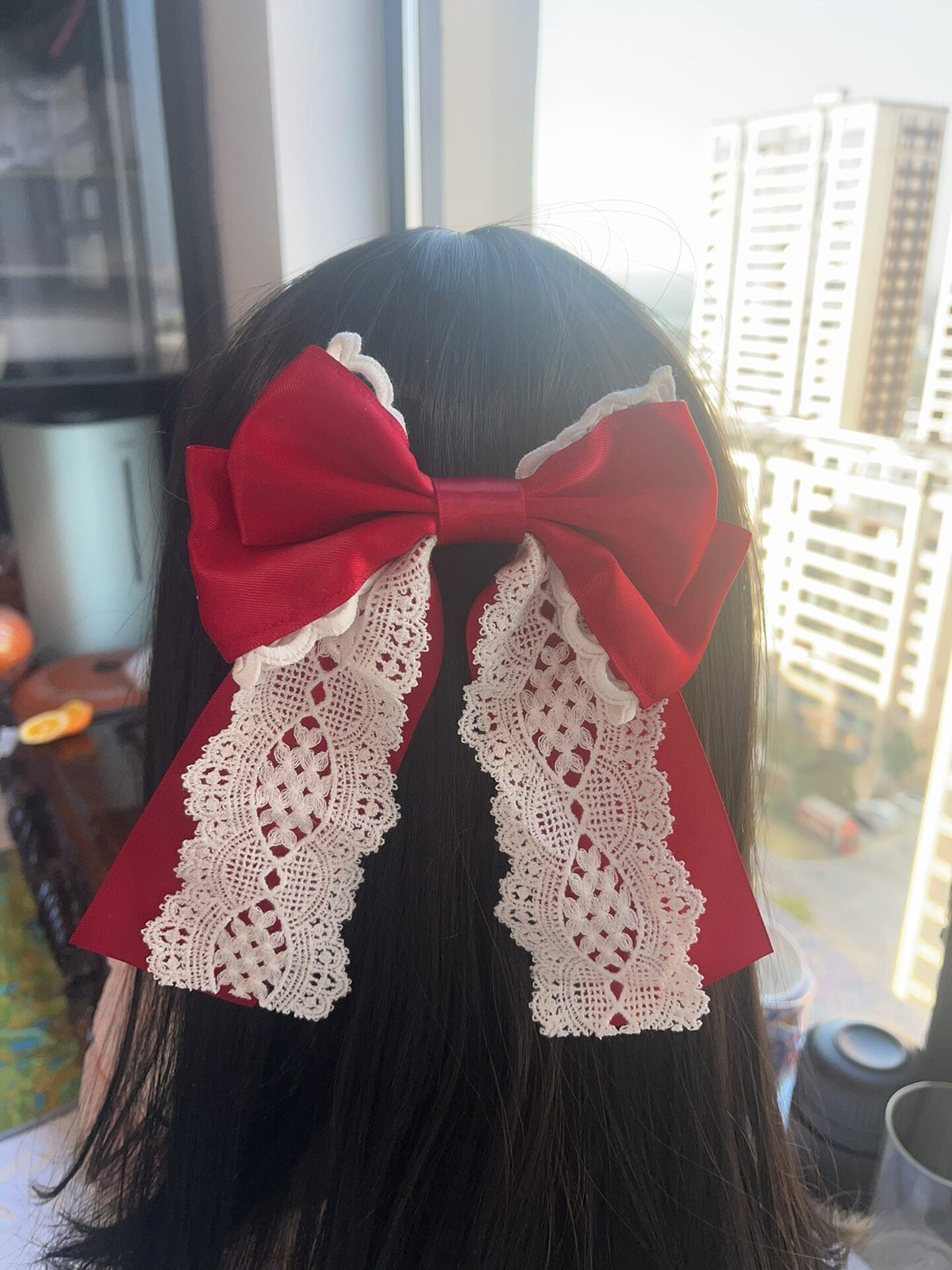 Barrette nœud en satin faite main avec dentelle