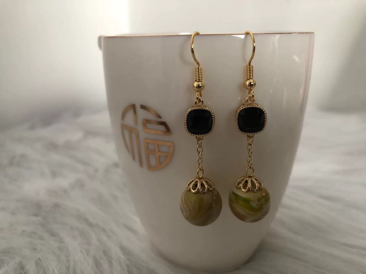 Brincos Pendentes de Laca Marmorizada Verde e Branca