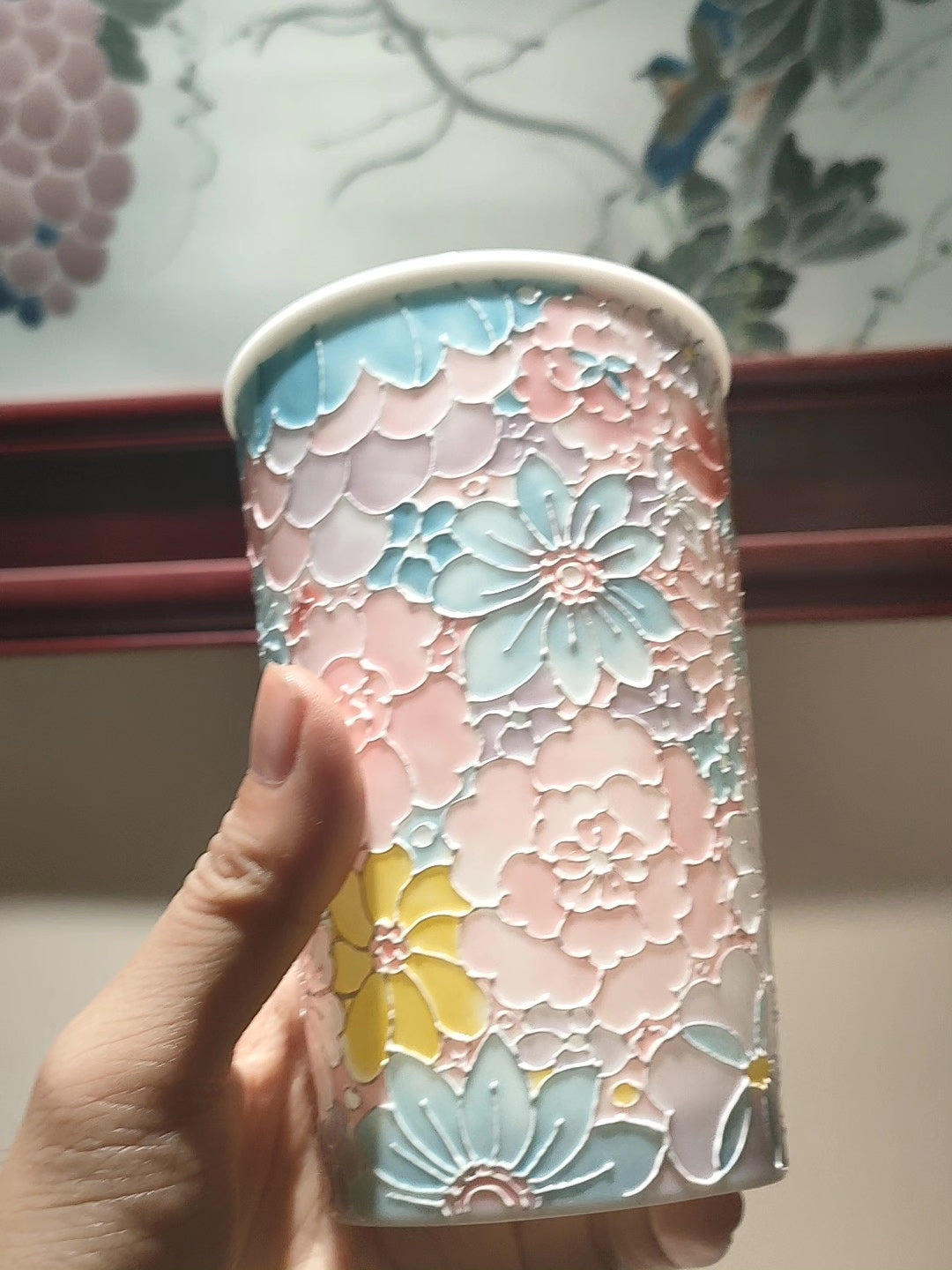Taza grande de arcilla de jade con relieve floral 450cc