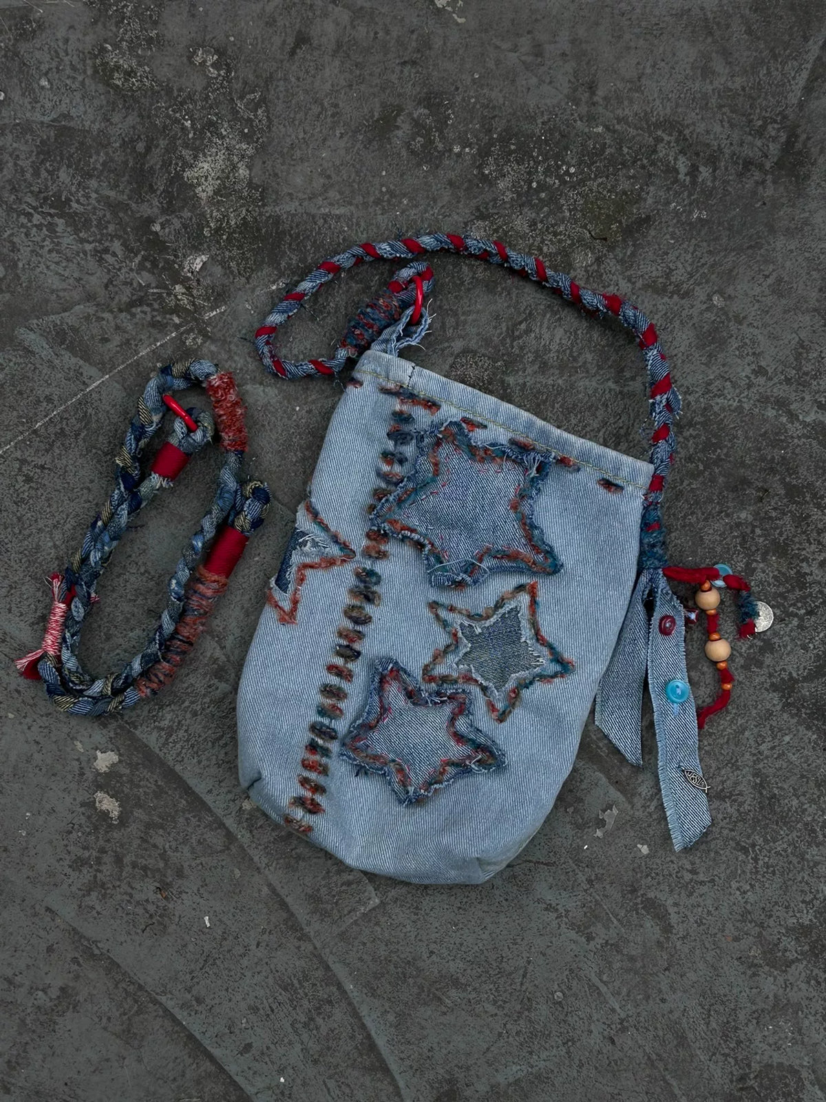Mala Transversal de Denim com Aplicações de Estrelas