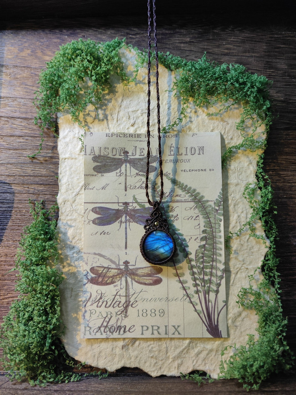 Colar com Pendente de Labradorite Natural em Macramé
