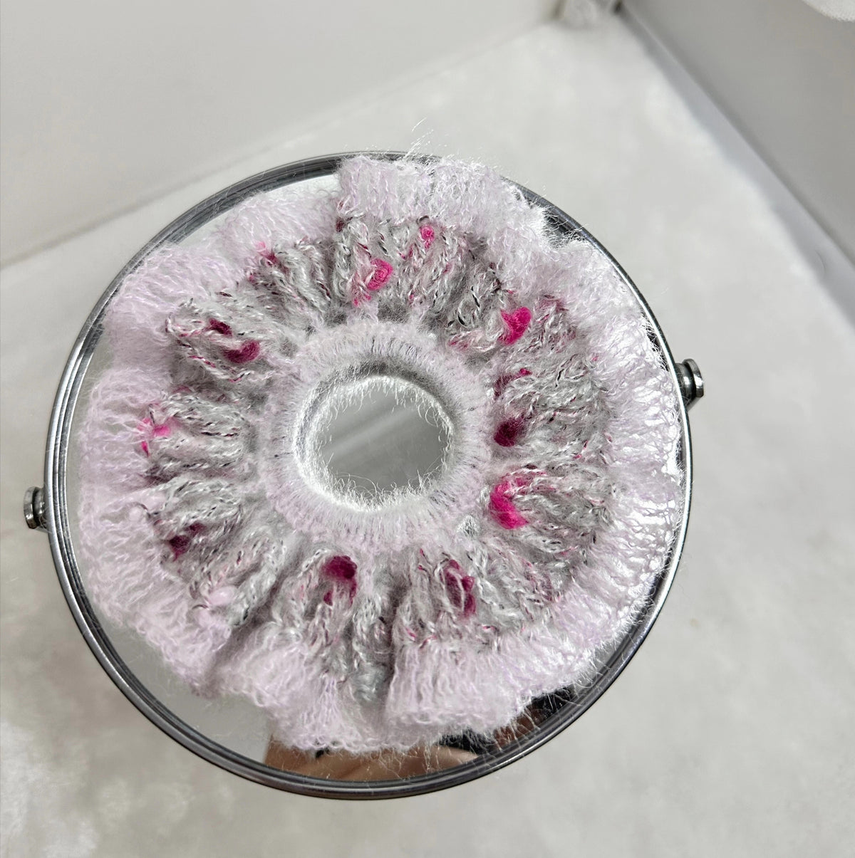 Scrunchie de Cabelo em Croché com Folho Feito à Mão Rosa Claro