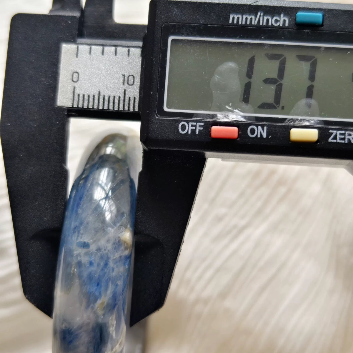 Natürlicher Kyanit-Armreif Blau 55,2 mm
