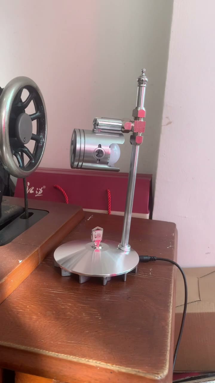 Handtordad mekanisk industriell bordslampa med USB-port