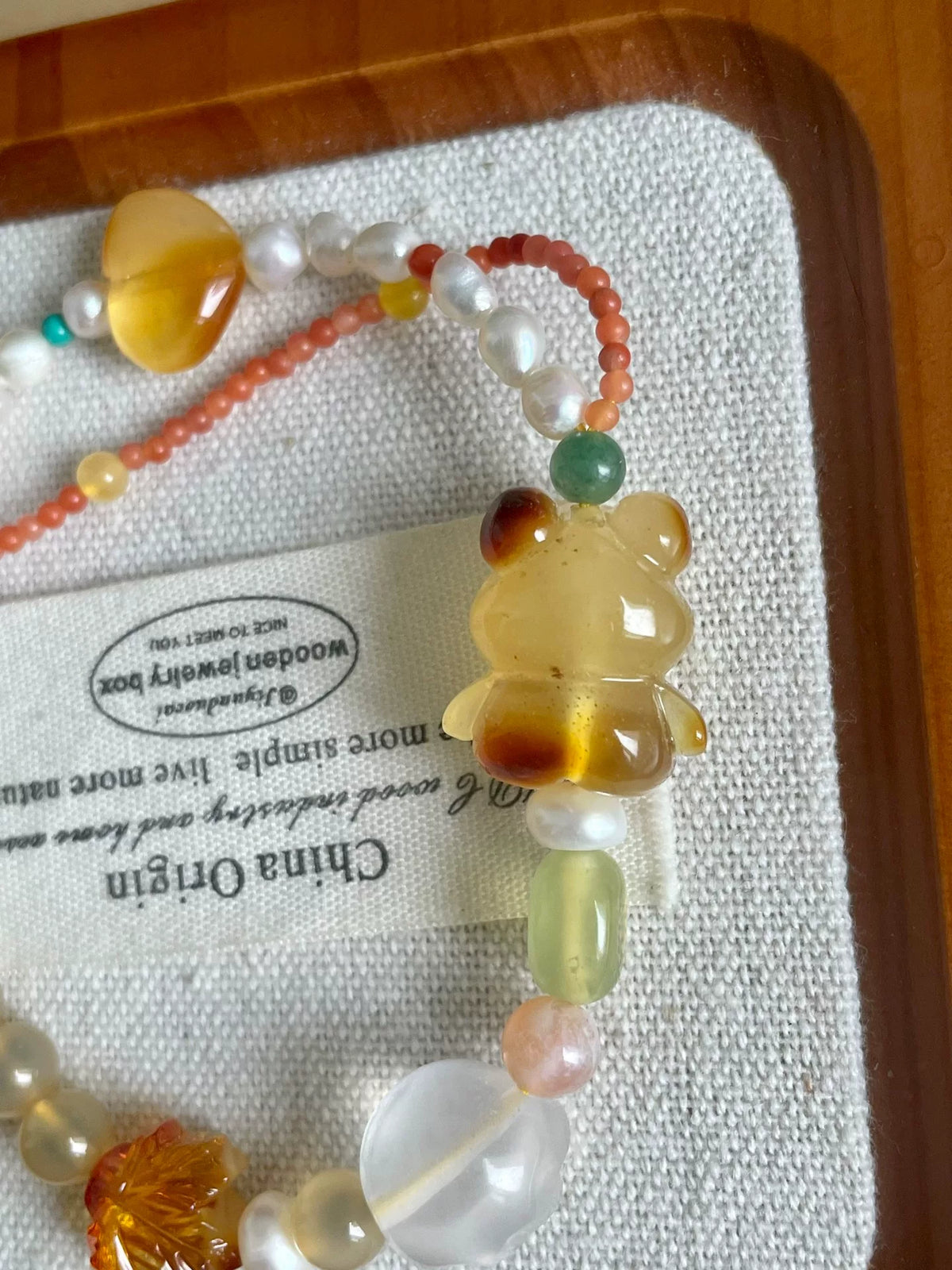 Natürlicher Bienenwachsbernstein-Bären-Perlenarmband