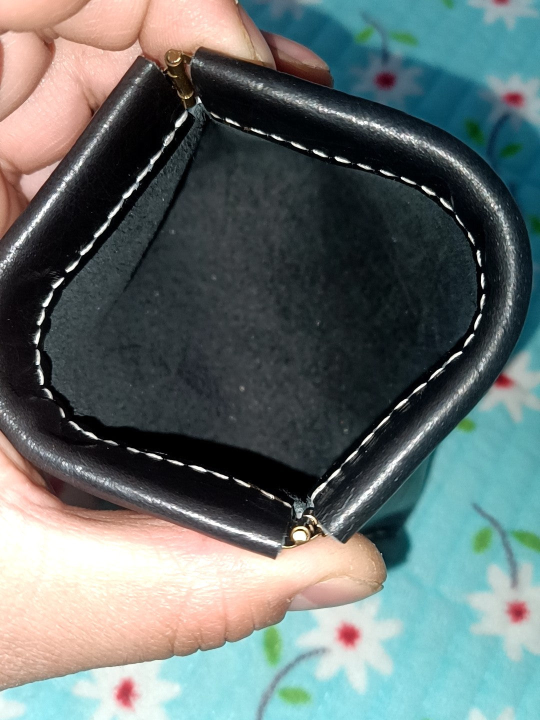 ブラック ハンドメイド レザー 小銭入れ クラスプ開閉