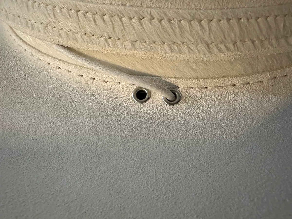 Chapeau cowboy en cuir de cheval blanc - visière plate