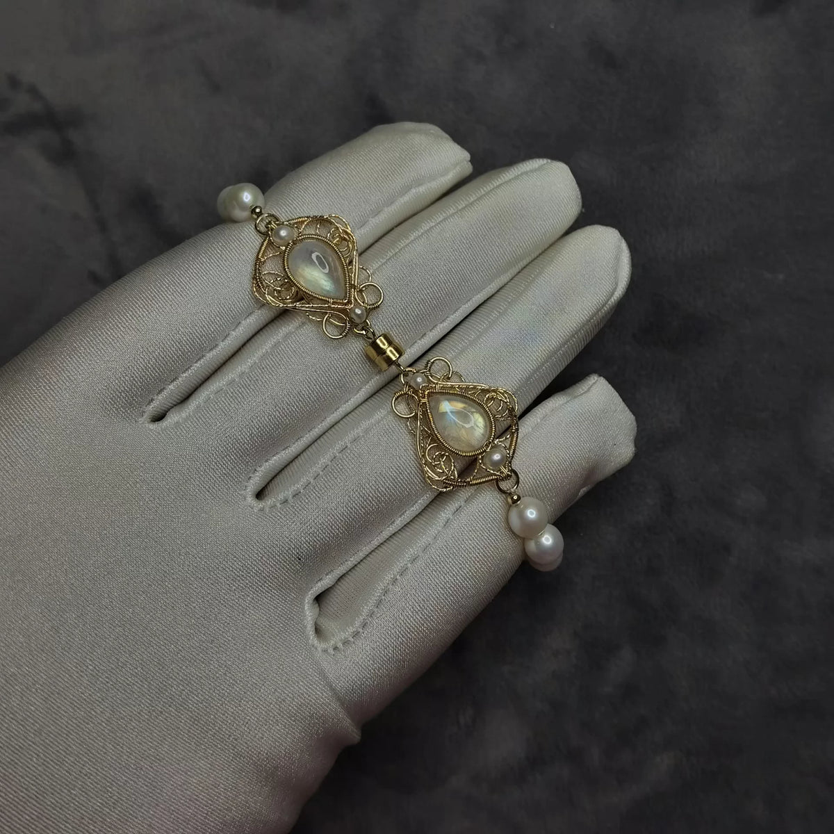 Pulsera de Piedra Luna y Perlas en Oro de 14k