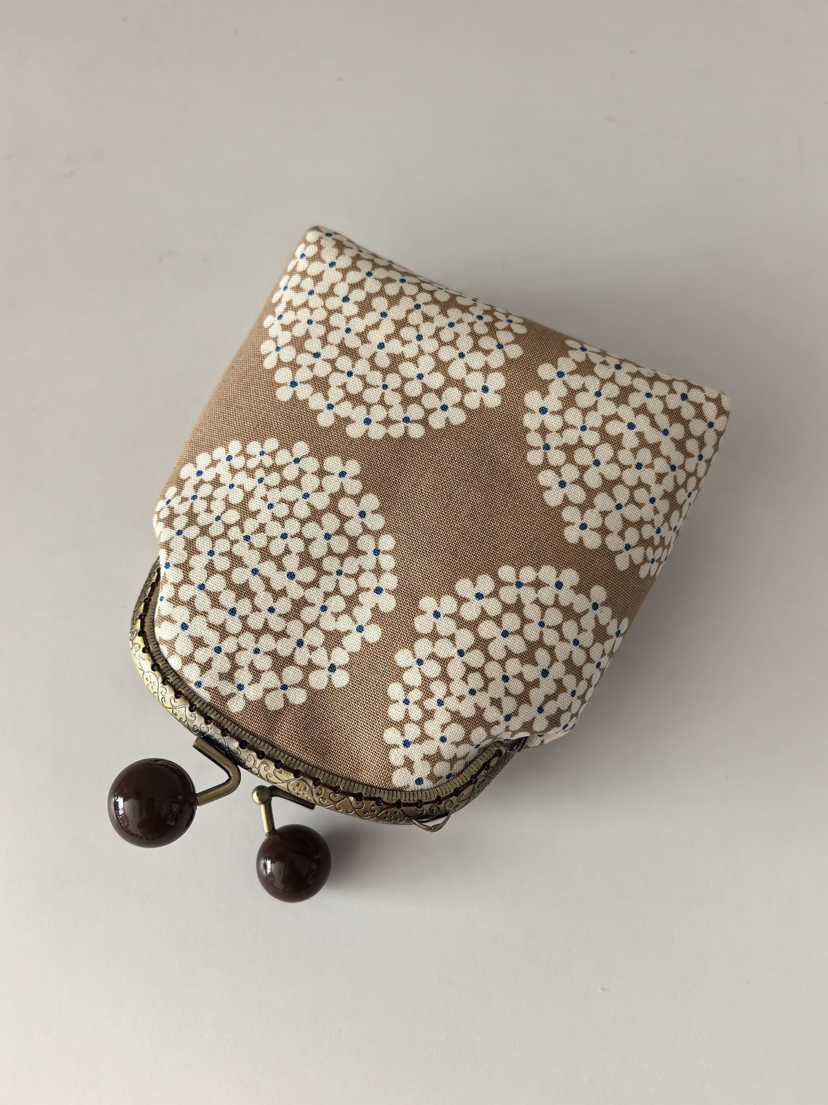 Kiss-Lock Storage Pouch Floral Beige