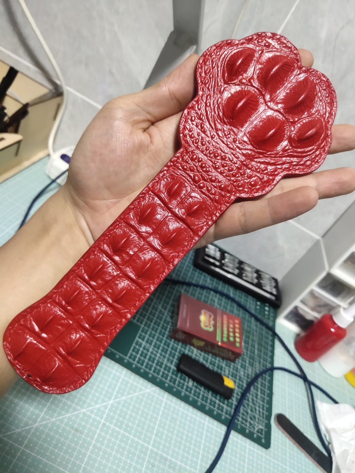 Red Cowhide Cat Paw Crocodile Pattern Paddle