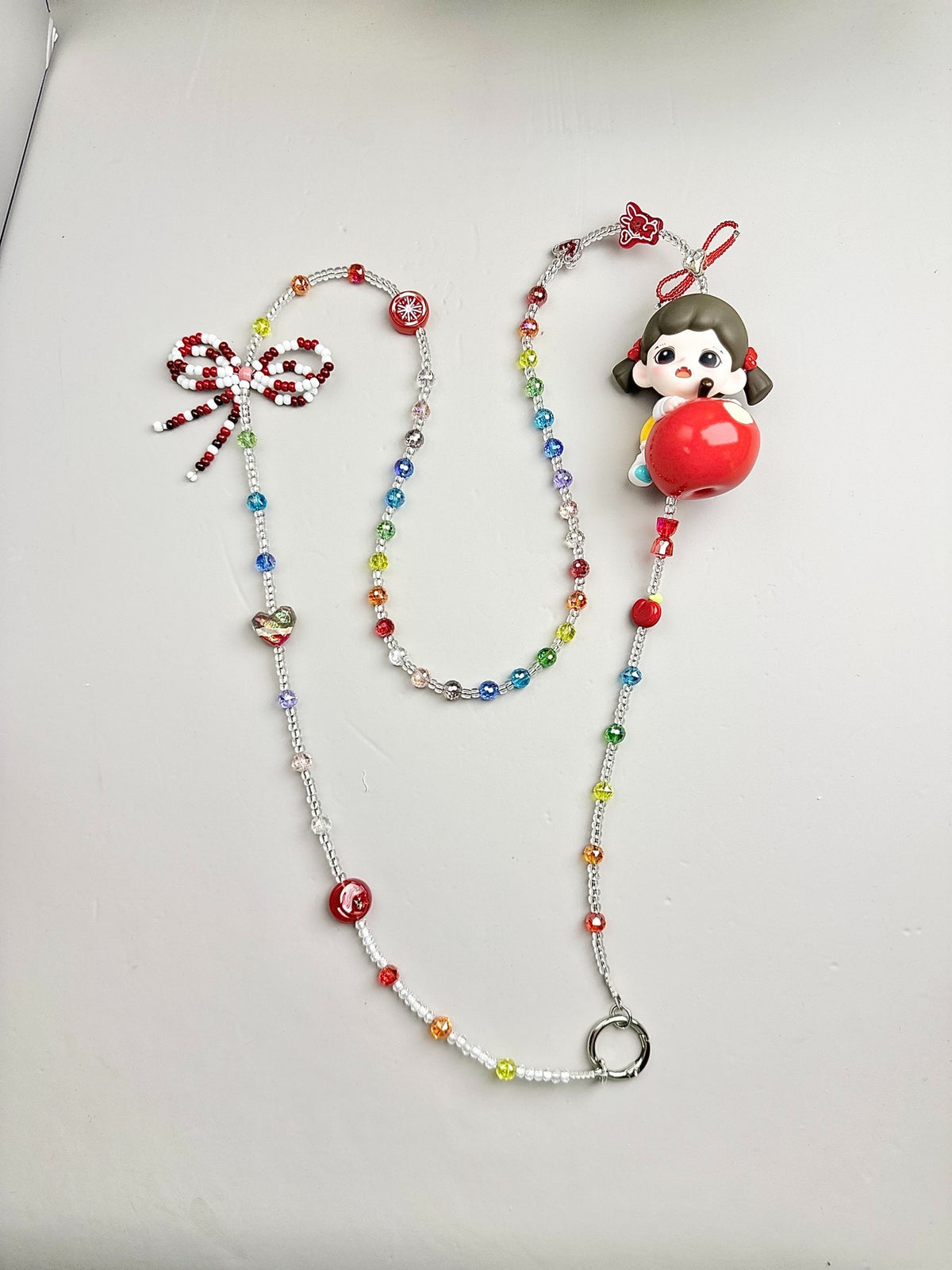 Chaîne de téléphone en perles de cristal arc-en-ciel avec pendentif fille
