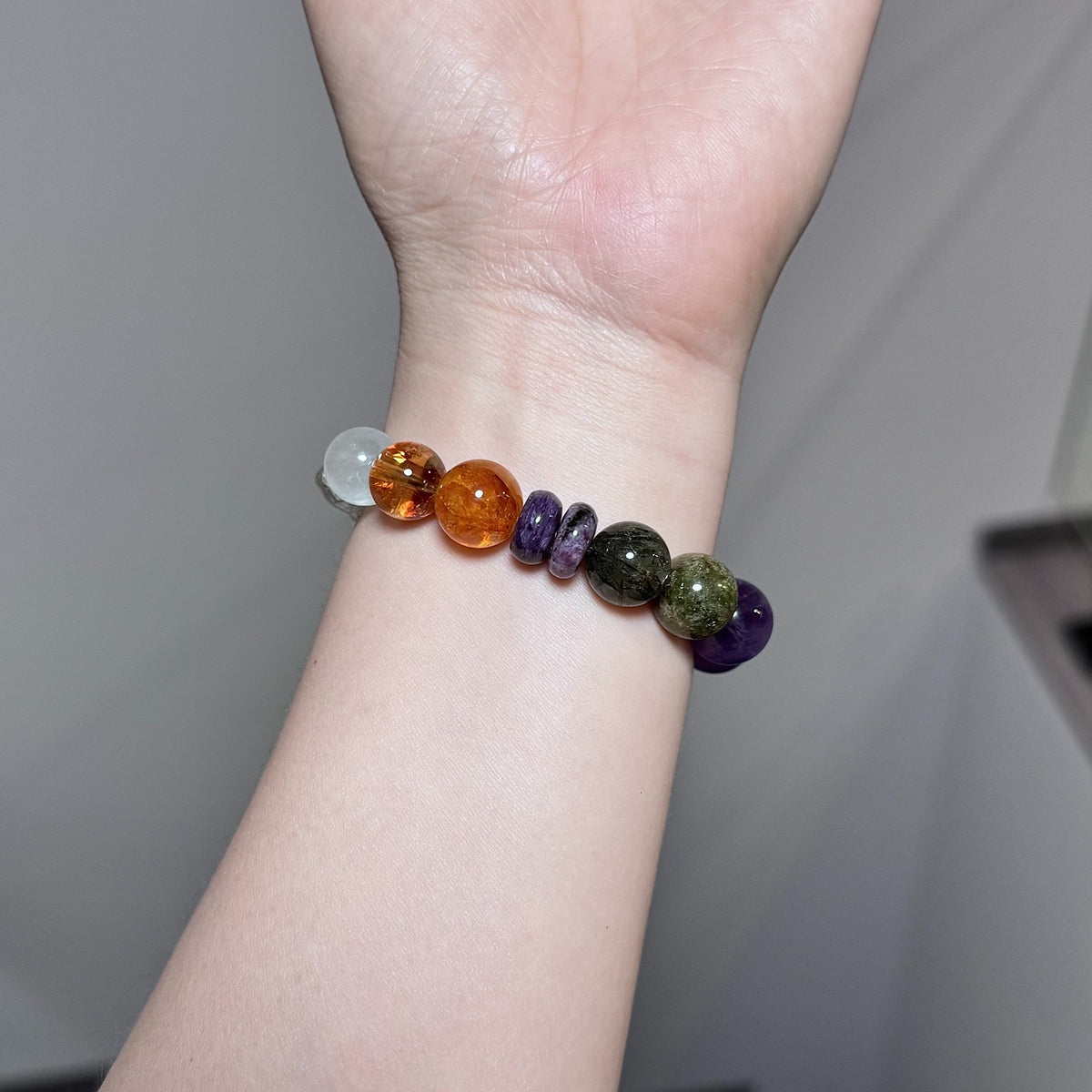 Pulsera de cuentas de amatista y cuarzo rutilado verde