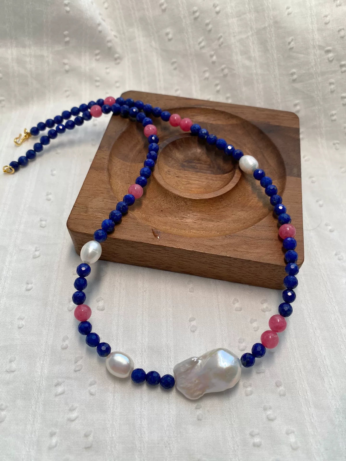 Collana in lapislazzuli, rodocrosite e perle d'acqua dolce