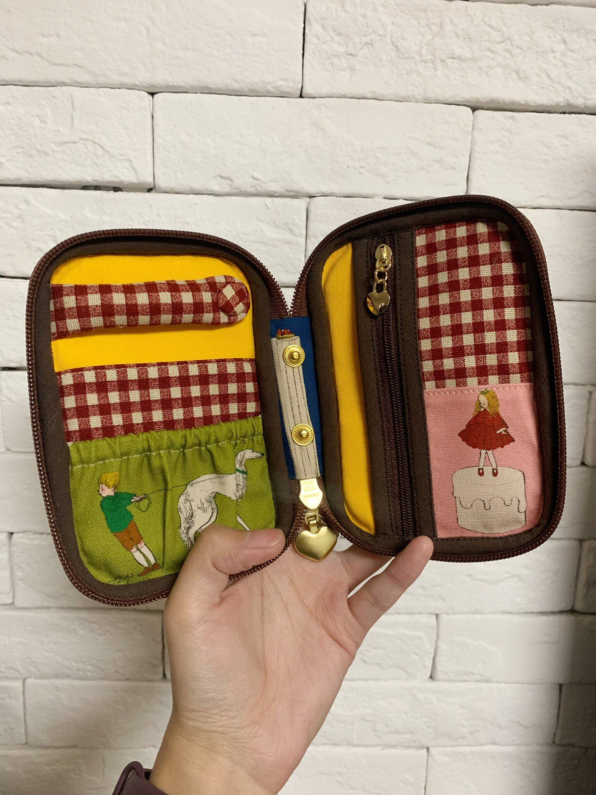 Zippered Pouch with Woven Oxford Cloth