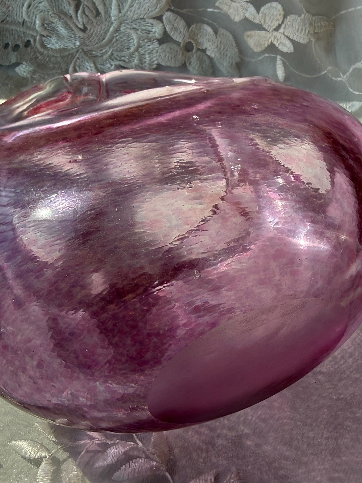 Vase vintage en verre rose et violet avec poignées