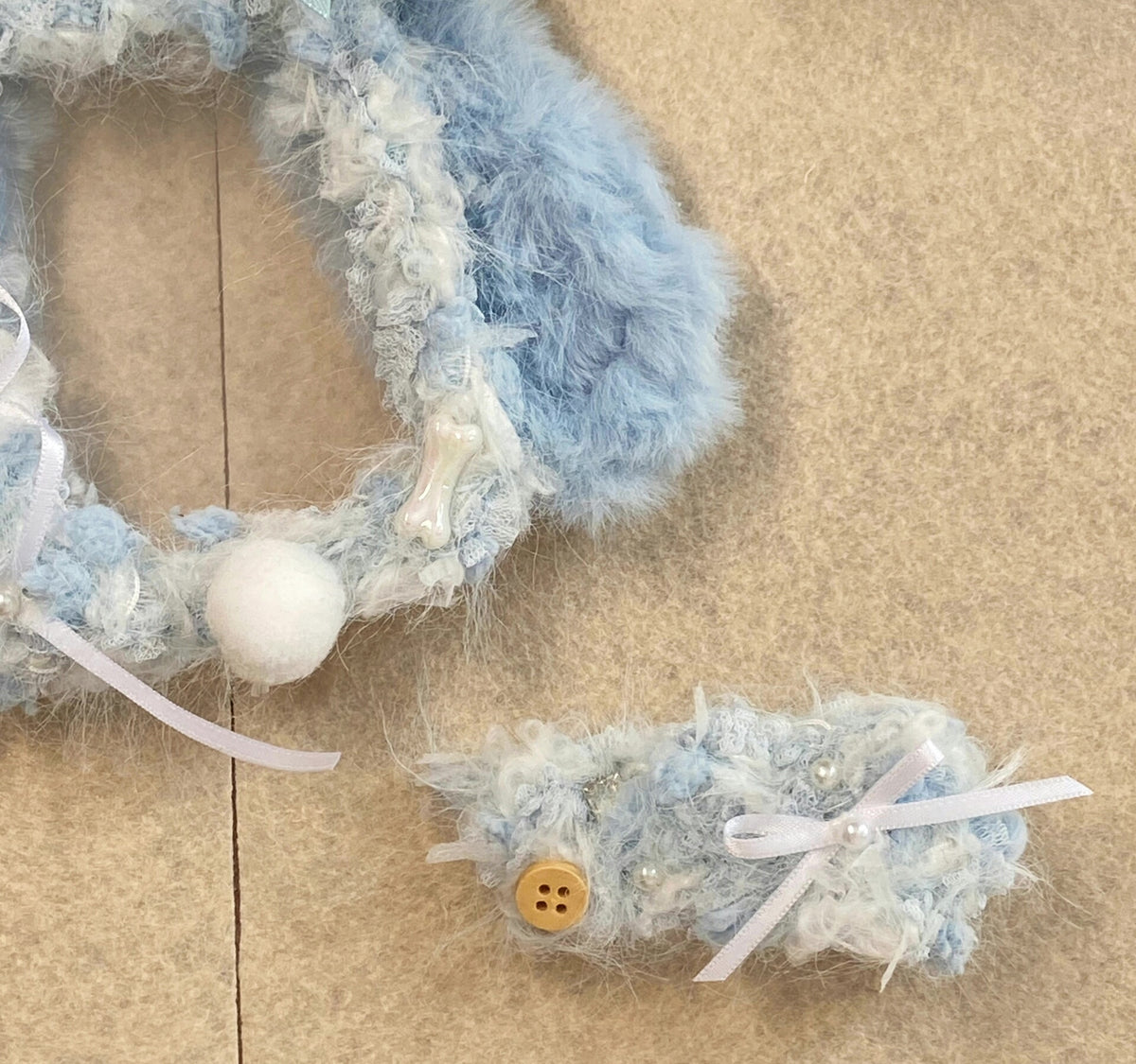 Blaues Kartenhalter- und Haarspangen-Set mit Hasenohren