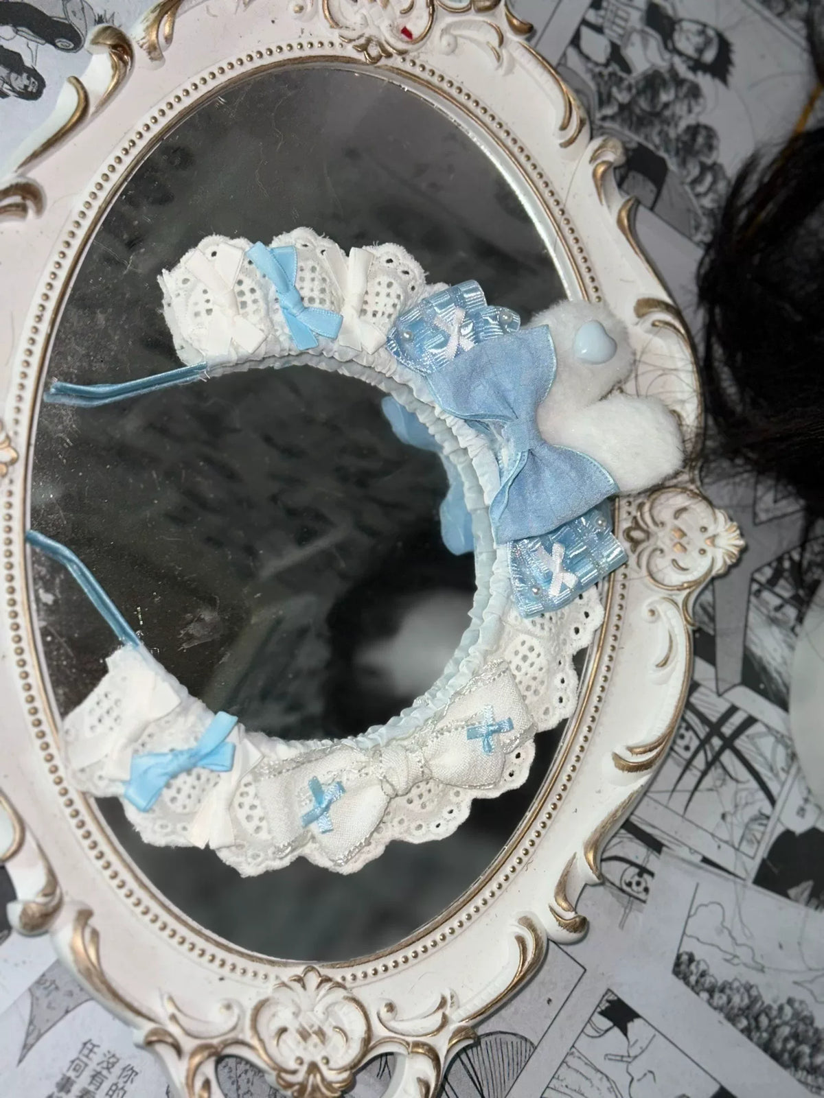 Bandeau lapin en dentelle blanche avec nœuds bleus