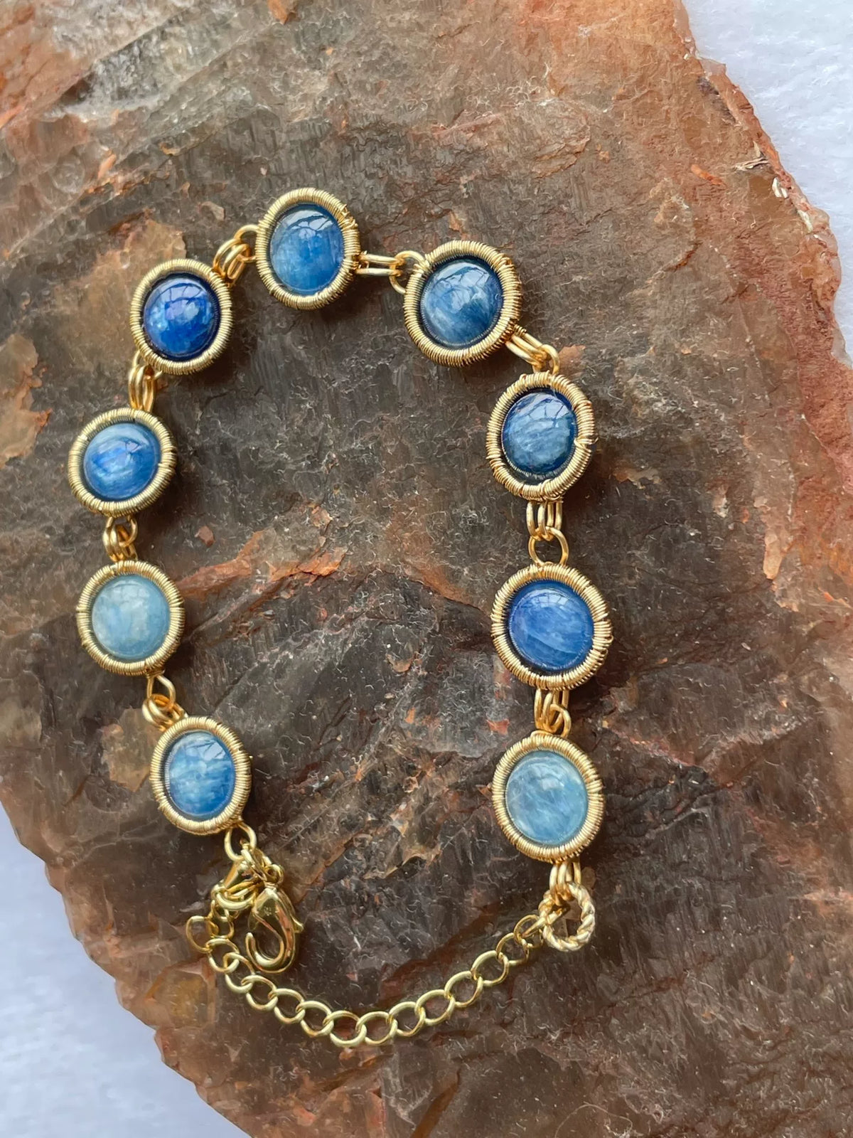 Natuurlijke Kyaniet Armband met Goudkleurig Draad